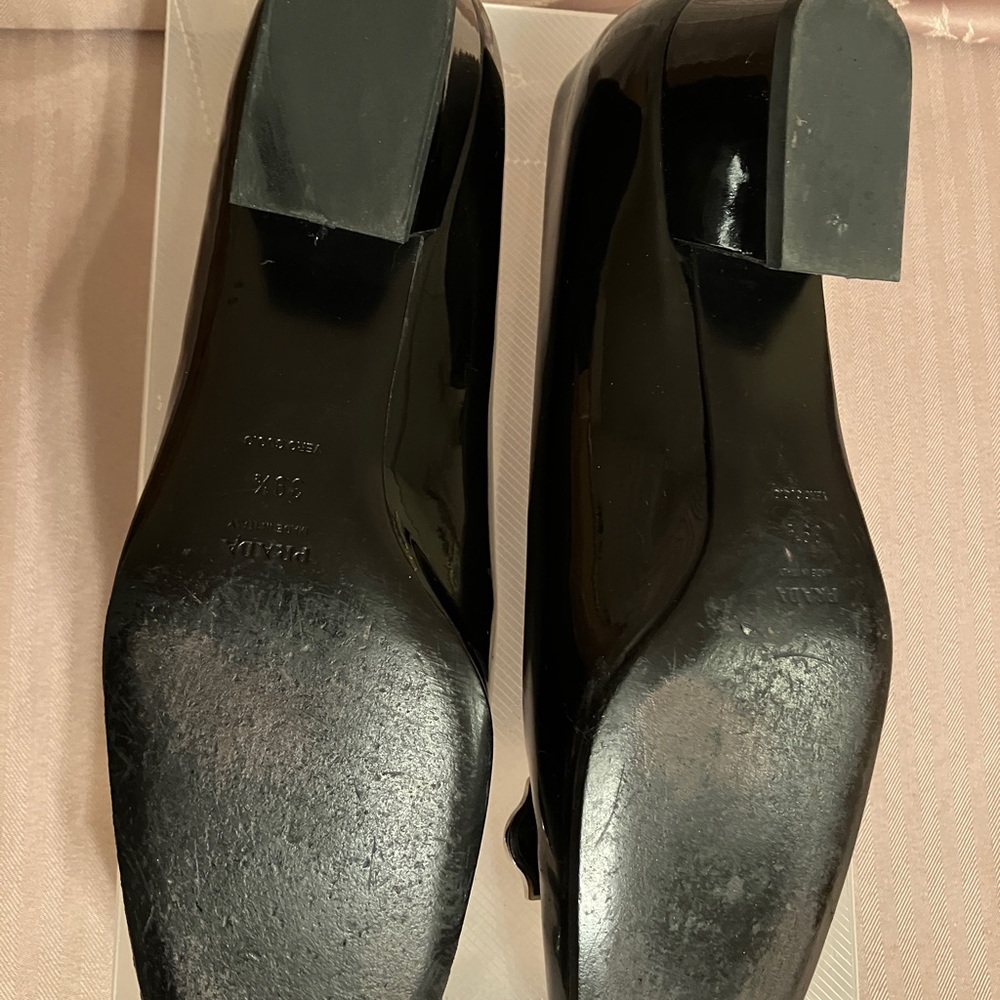 Prada Black and Cream Patent Leather Pumps with Prada Buckle - Picture 6 of 7